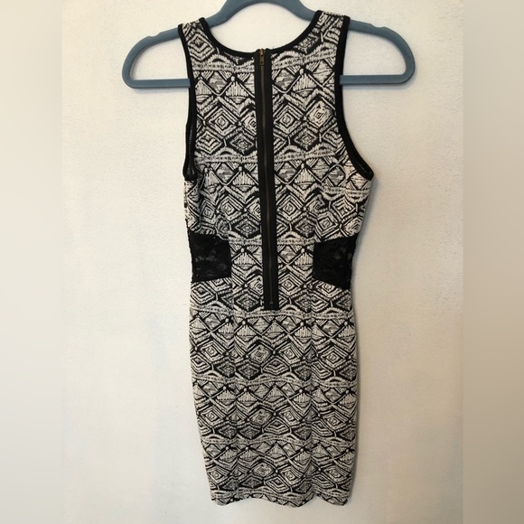 Black and white midi dress by Monteau. Size: S. Zipper works! - Picture 8 of 8